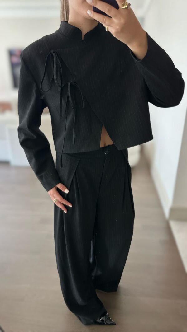 Çizgili Kısa Blazer Takım - Siyah