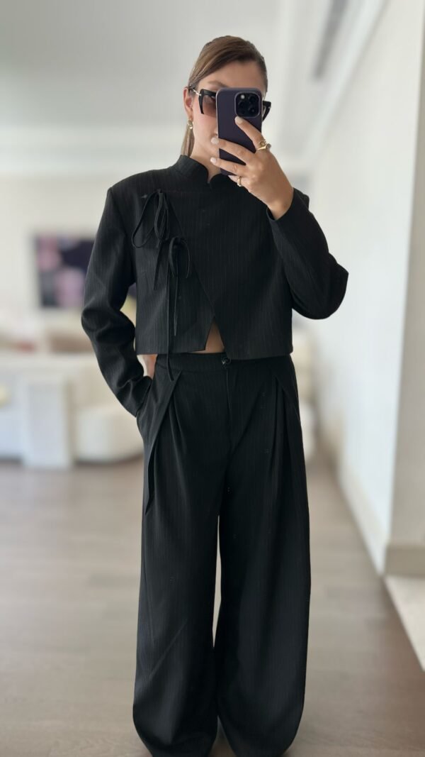 Çizgili Kısa Blazer Takım - Siyah